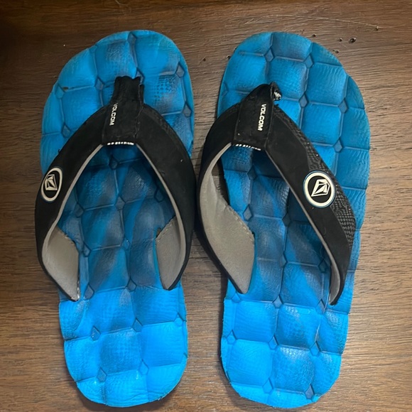 Kids size, blue sandals - Picture 1 of 3